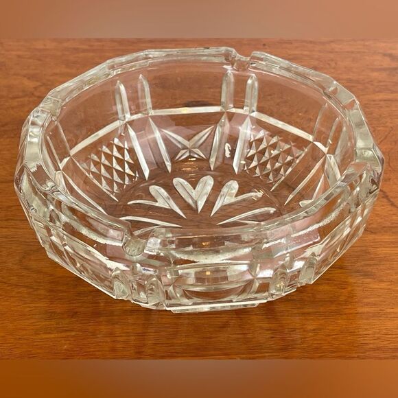 Vintage round glass cigarettes ashtray || Vintage Crystal cut style ashtray - Picture 10 of 13